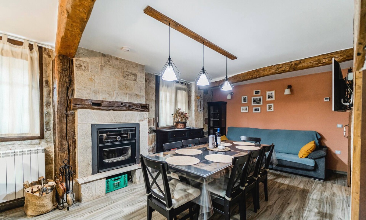 Valmala House | Rural House La Genciana with Mountain Views and Wi-Fi in Valmala