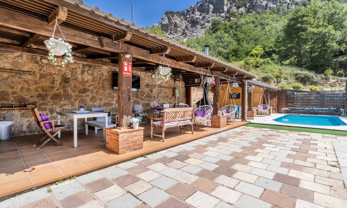 Oden Villa | Rural House 'Panoramico' with Lake Views, Wi-Fi and Air Conditioning