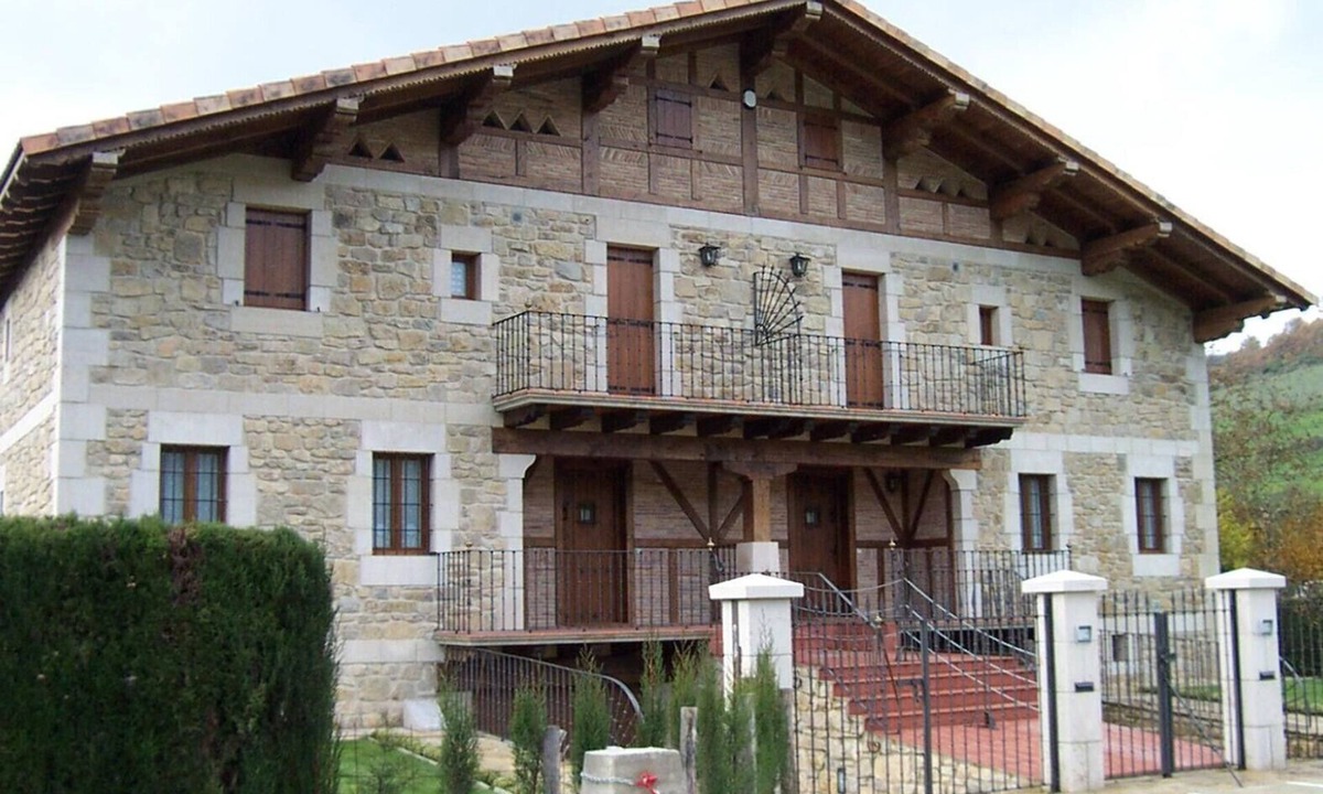 Eguaras House | Rural House 'Sagastietxea I' with Private Garden and Barbecue