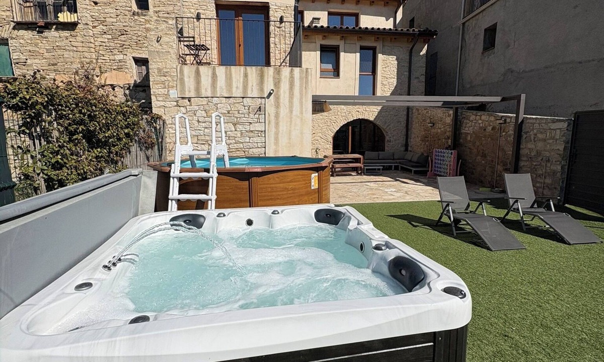Llorac Cottage | Rural House With Jacuzzi