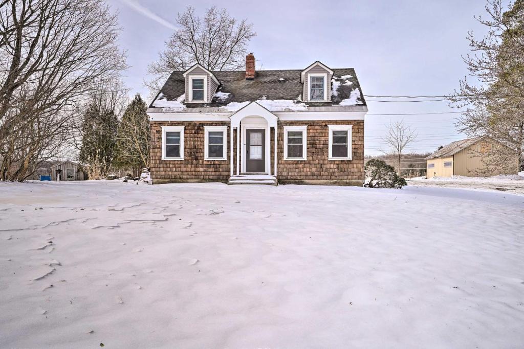 Minetto House | Rural Oswego Cottage on 50-Acre Orchard & Farm!
