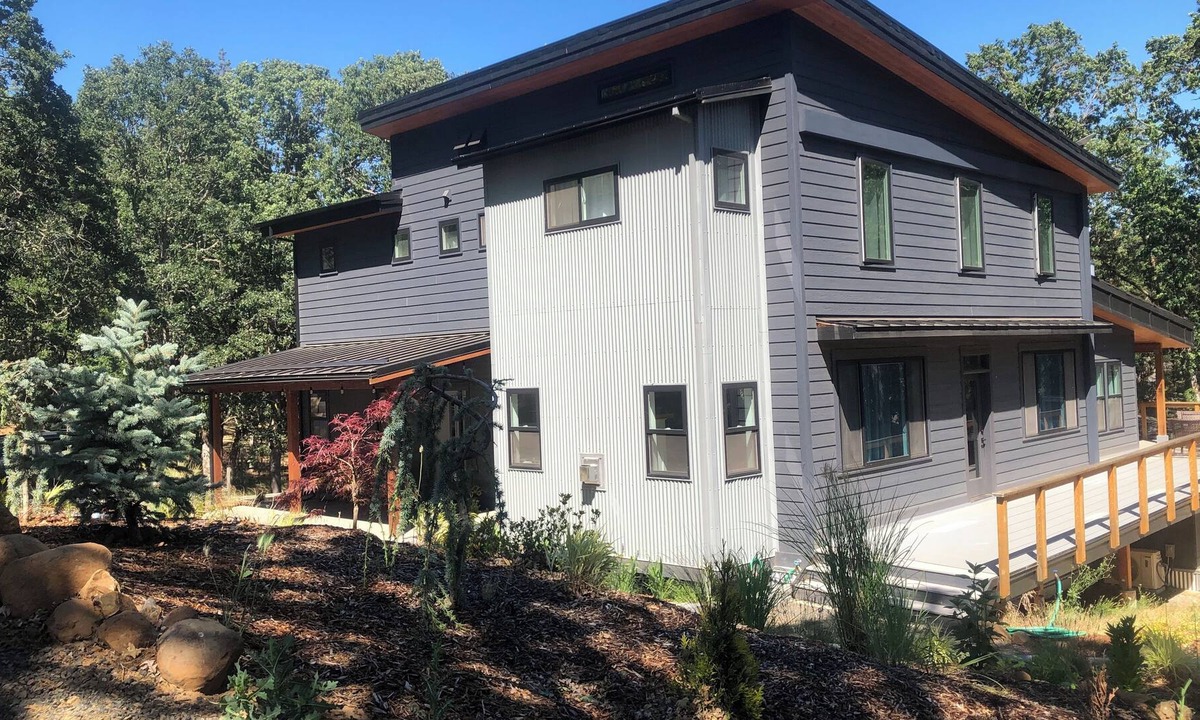 White Salmon House | Rural Retreat close to Everything