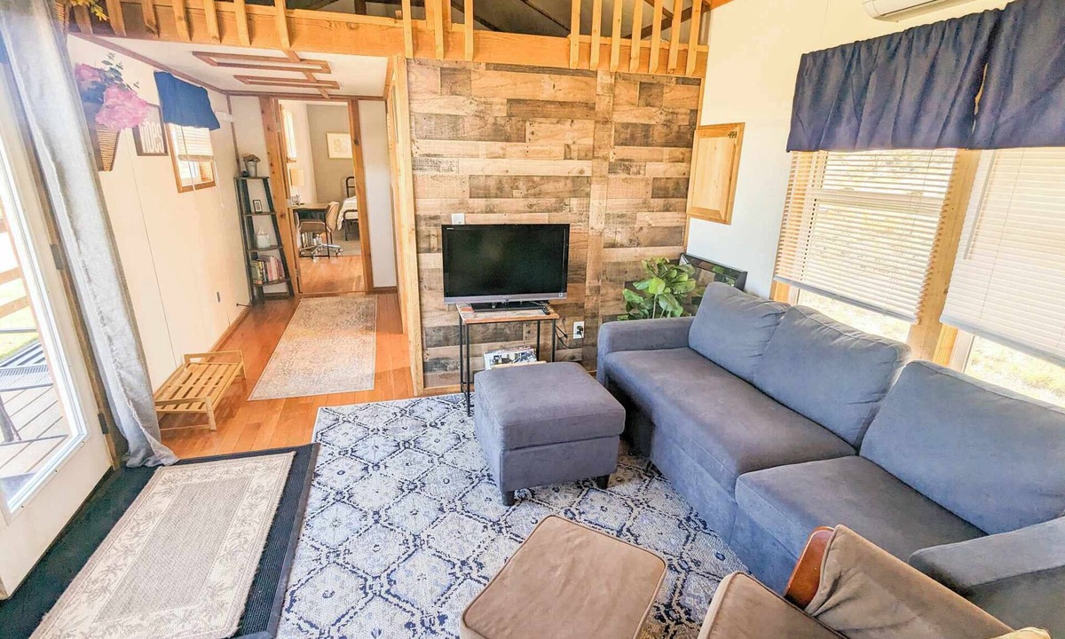 Bayfield Cabin | Rural Retreat Tiny Home Beautiful Colorado Views! Dog friendly.