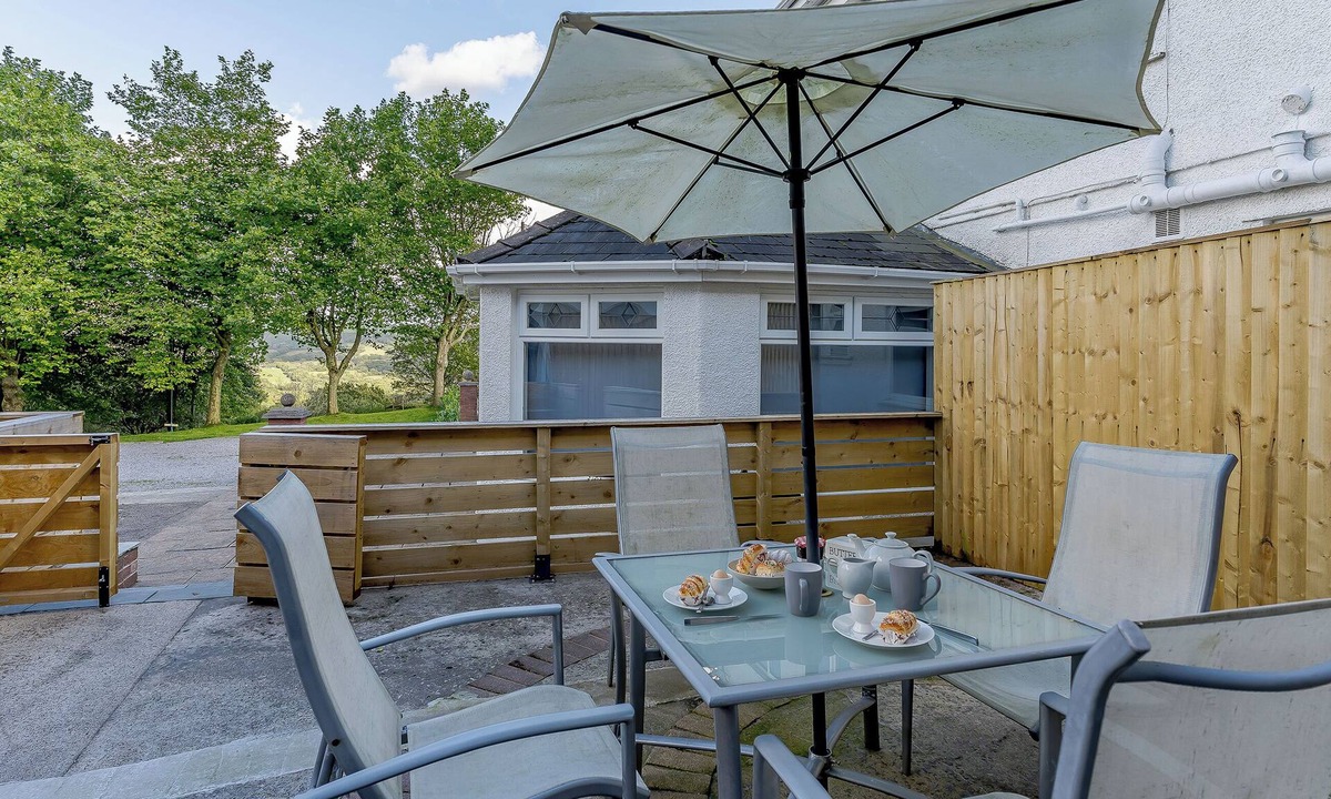 Neath Cottage | Rural romantic getaway for two.