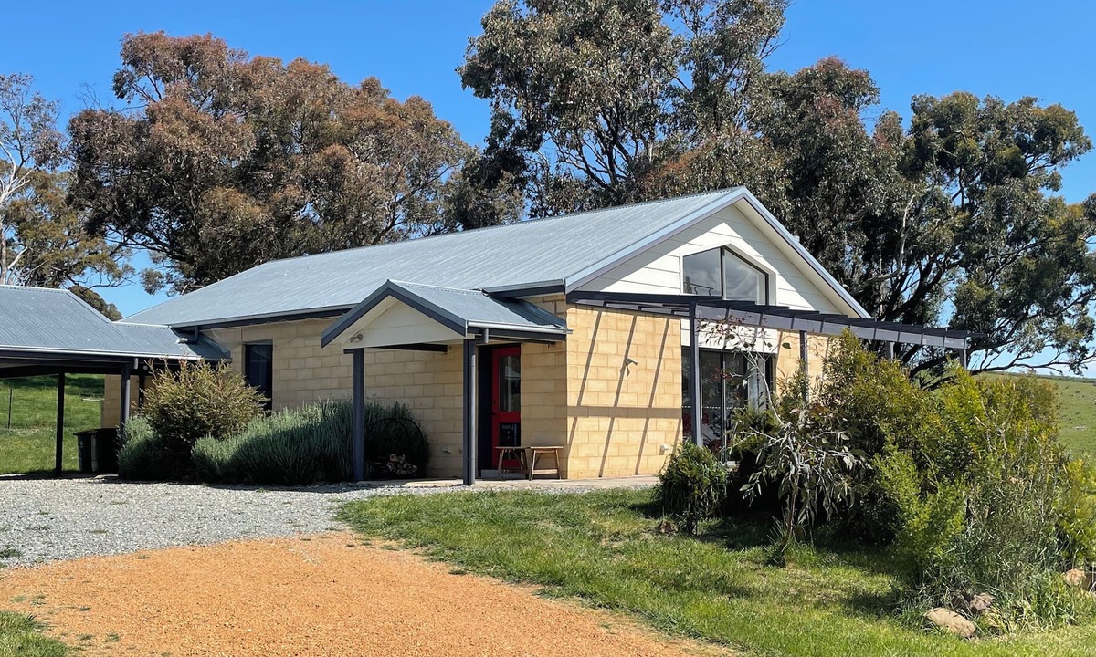 Orange House | Rural views and family friendly