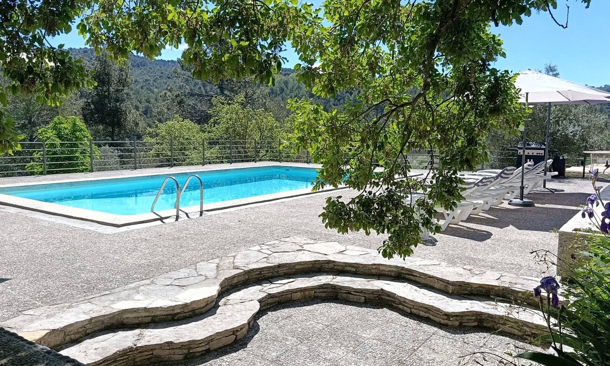 Argencola House | Rural villa with swimming pool, total privacy, petfriendly 1 hour from Barcelona.