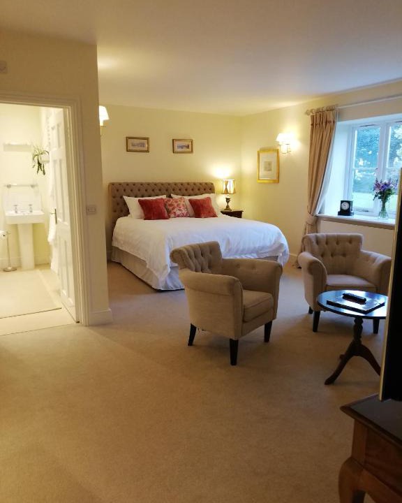 Barrow Gurney Bed & Breakfast | Rusling House - Airport