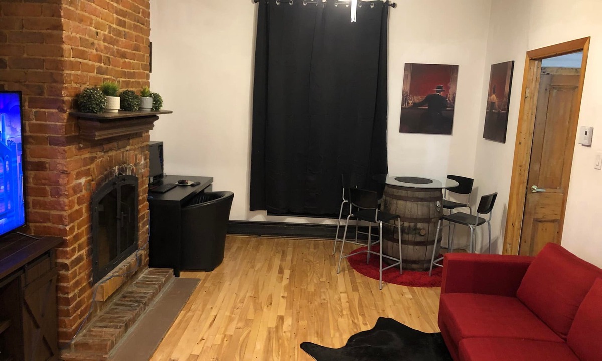 Quartier des Spectacles Apartment | Rustic 2 BDR appartment premium location