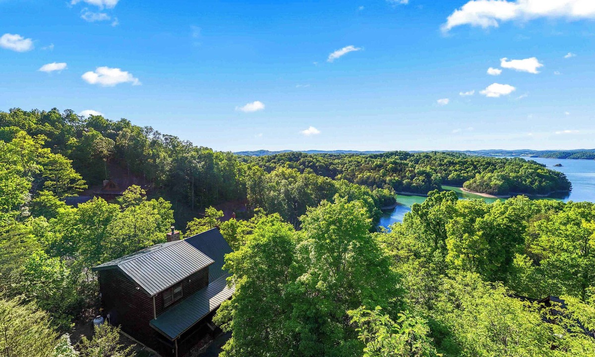 Sevierville Cabin | Rustic 3br Cabin Near Lake w/Hot Tub!