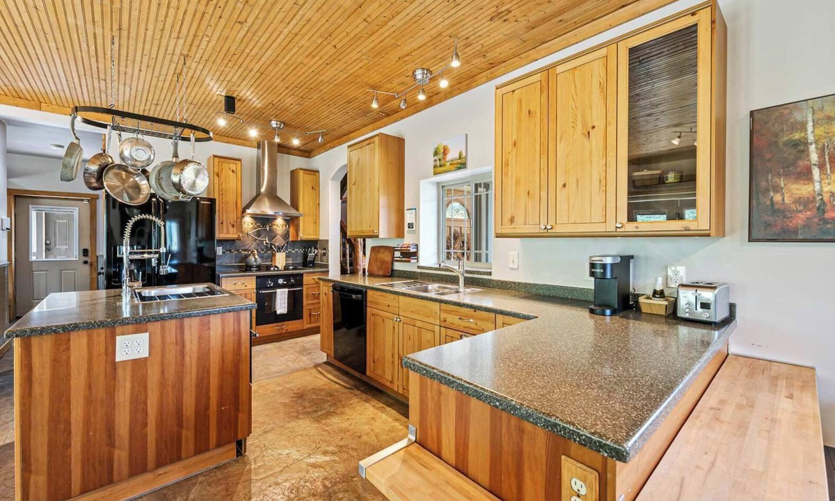 Silver Summit House | Rustic 5BR Retreat | Hot Tub, Near Park City