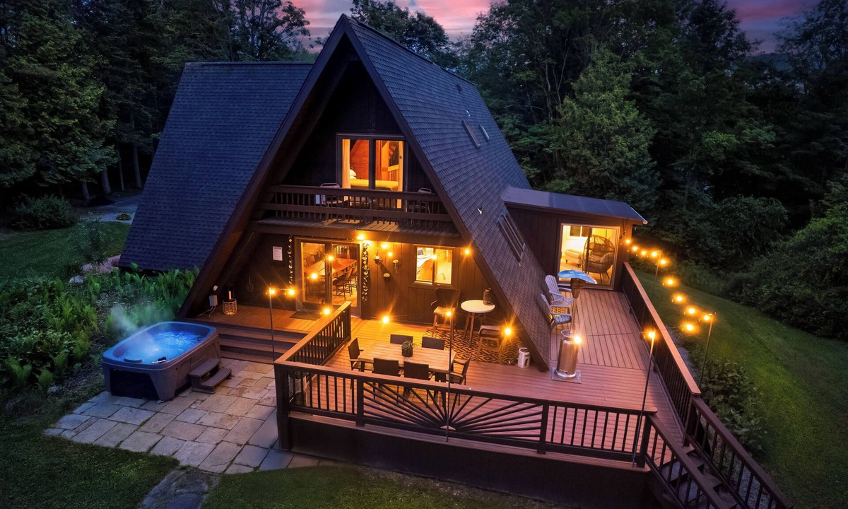 LaFayette Ski Chalet | Rustic A Frame Cabin. Nature retreat on 4 acres! 15 minutes from 3 waterfalls