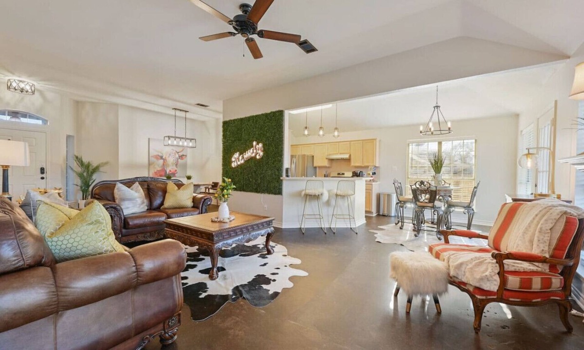 Shirewood House | Rustic Aggie: 9 Min to Kyle Field + Pet-Friendly