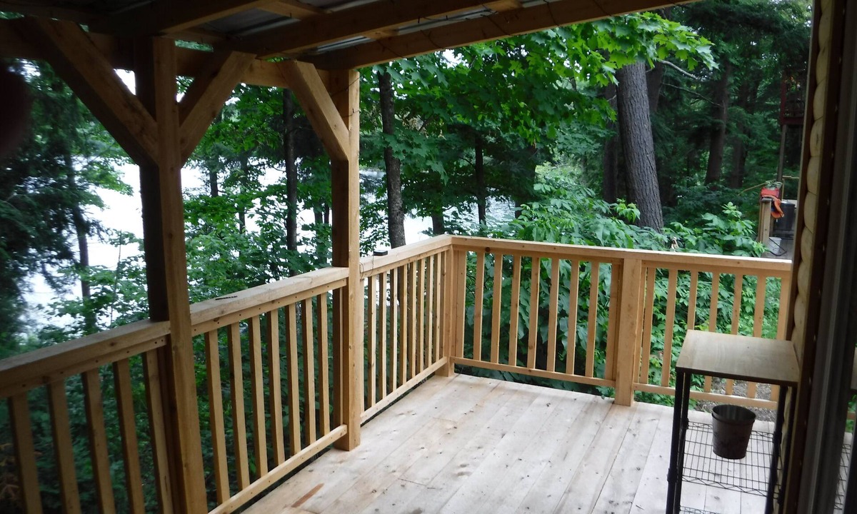 Macdonald Cabin | Rustic all season bunkie with lake front view!