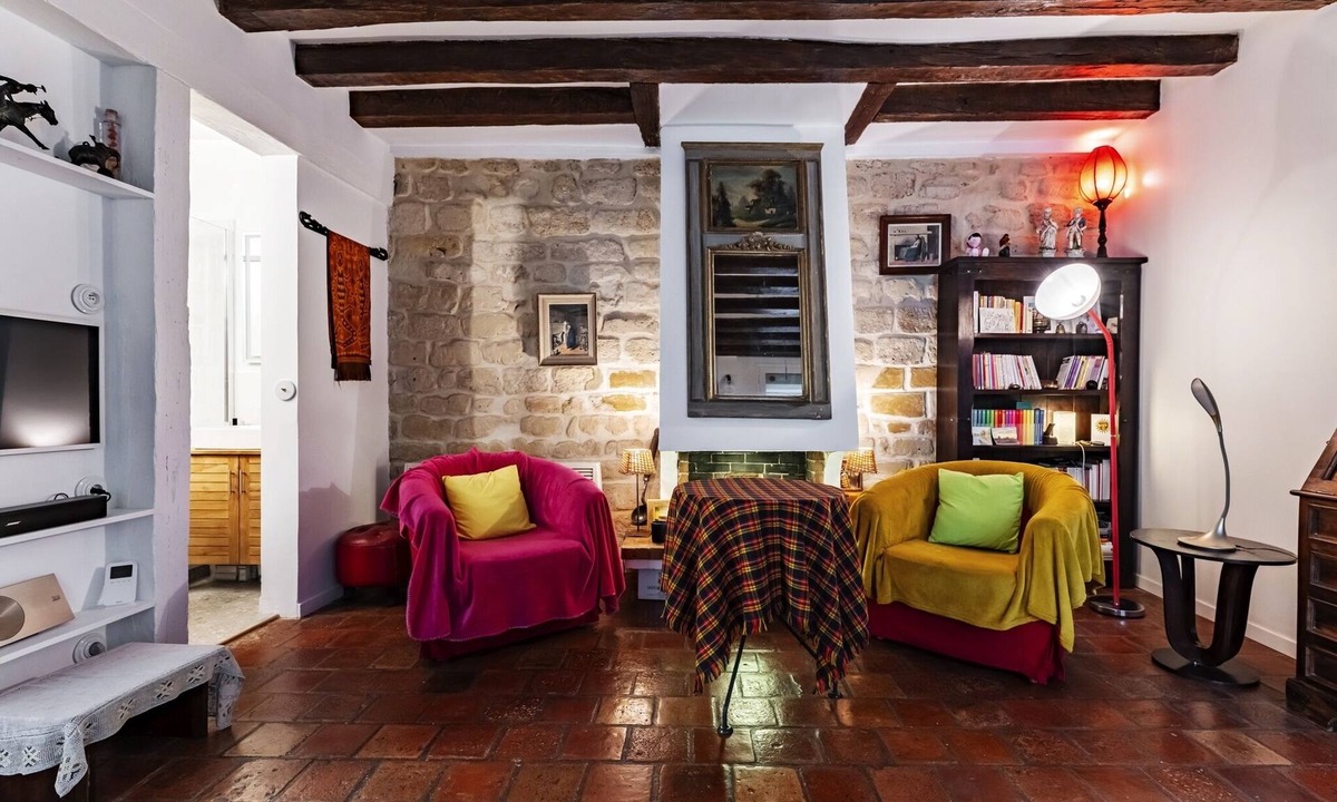 Arts-et-Metiers Apartment | Rustic Allure, by Veeve