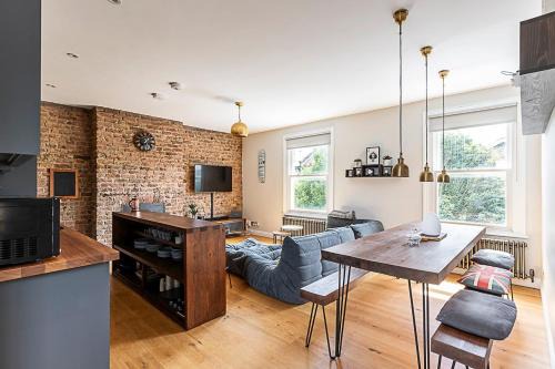 Brixton Hill Apartment | Rustic and Contemporary Haven in Brixton