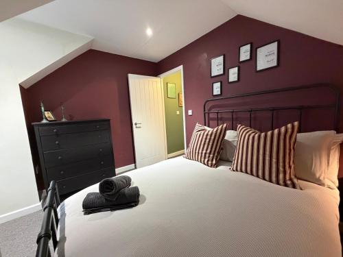 Netley Apartment | Rustic apartment on quiet street, free parking!