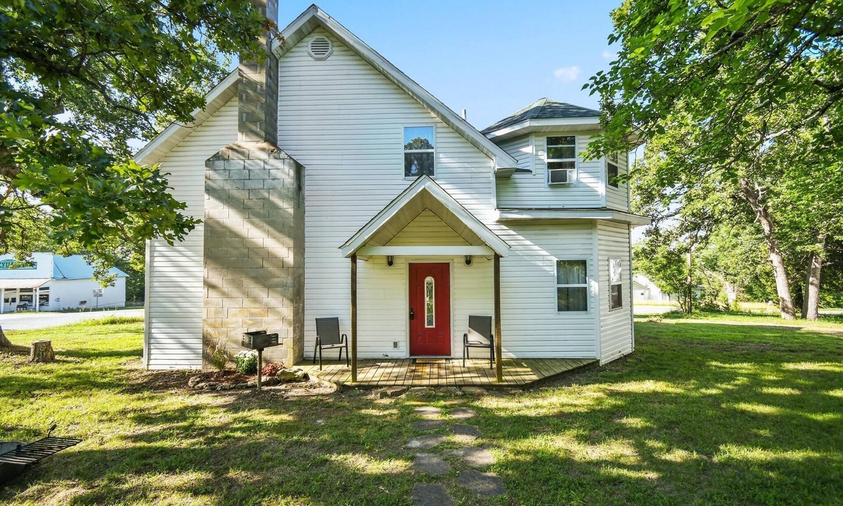 Windyville Cabin | Rustic Beauty by the Niangua River