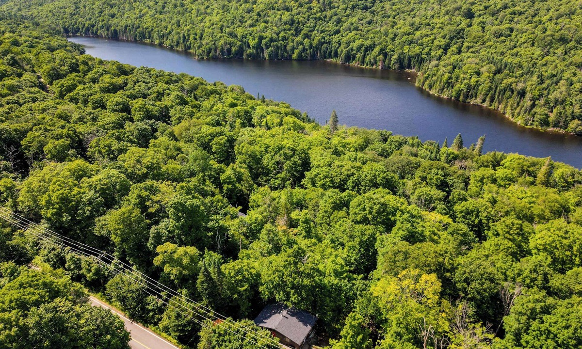 St-Adolphe-d'Howard House | Rustic Chic Chalet Spa, Firepit, Near Lake Access