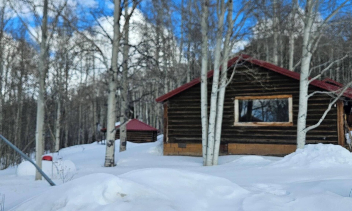 Cora Cabin | Rustic Cabin at gateway to Upper Green River and Wind River Mountains in Cora WY