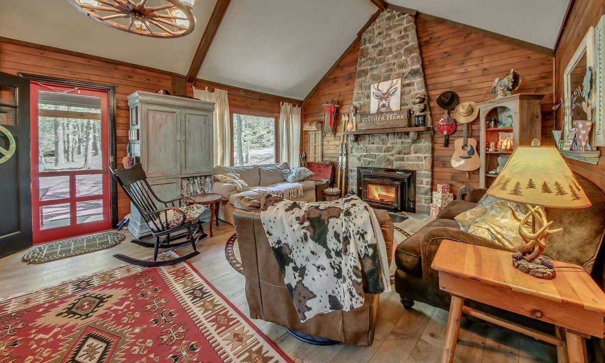 Lake Harmony Cabin | Rustic cabin at the rock.