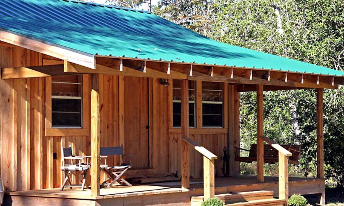 Kountze House | Rustic Cabin Getaway with Stunning Front Porch near Beaumont, Texas