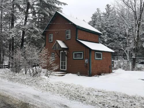 East Jamaica House | Rustic Cabin in between MountSnow & Stratton