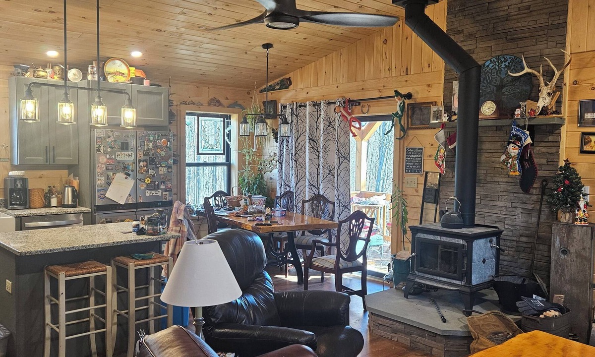 Lakewood Cabin | Rustic Cabin - Lakewood Lodge