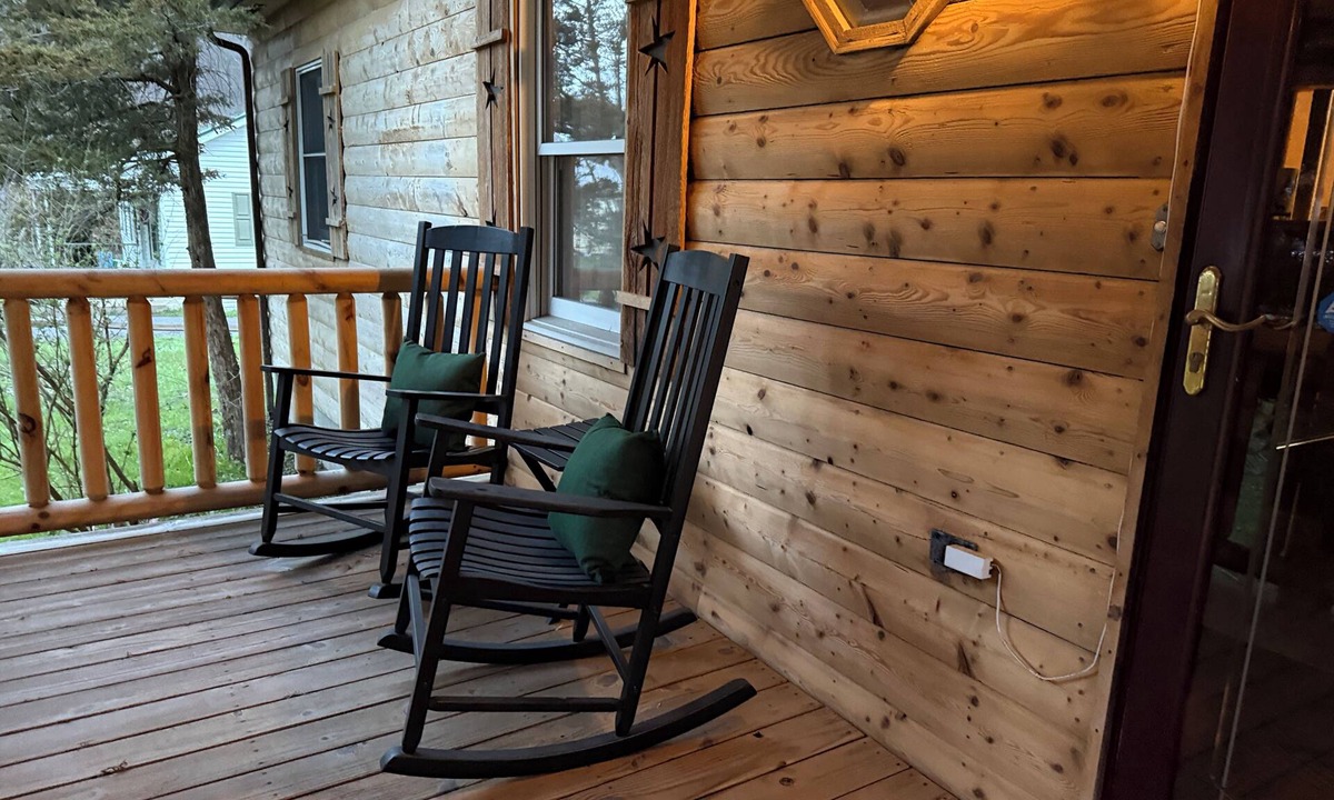 Redstar Cabin | Rustic cabin near New River Gorge.
