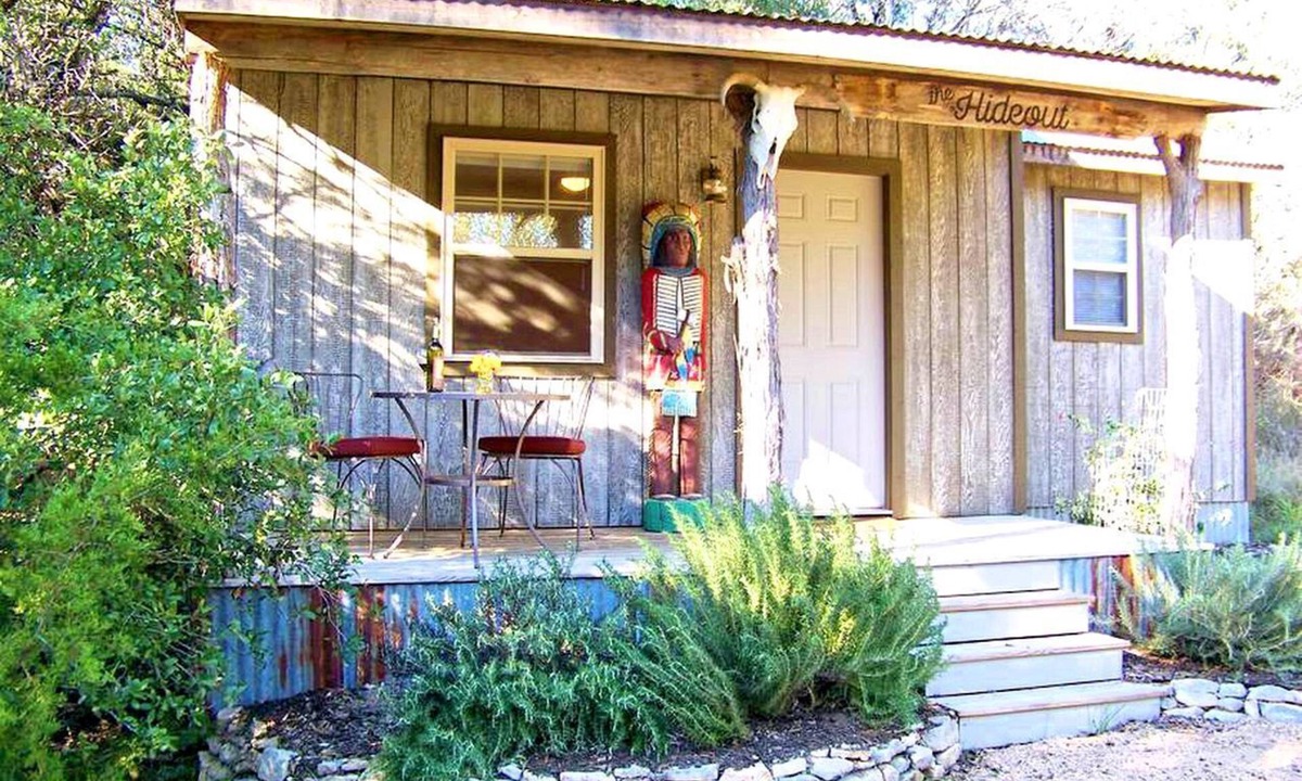 Leander House | Rustic Cabin Rental for a Romantic Countryside Retreat near Austin, Texas
