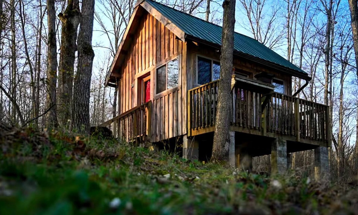 Hartshorn Cabin | Rustic Cabin Rental with Stunning Forest Views in the Ozarks, Missouri
