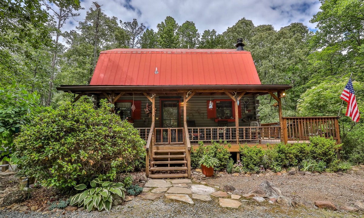 Ellijay Cabin | Rustic Cabin trout fishing, dog loving, beach area on secluded 8.5 acres! 001504