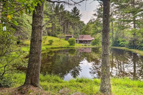 Ennice House | Rustic Cabin w/Patio & Pond on Blue Ridge Parkway