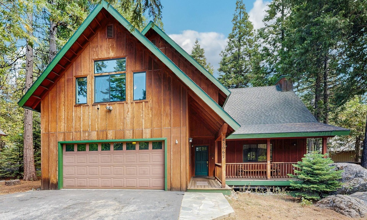 Granite Ridge House | Rustic cabin with WiFi, washer/dryer, multiple decks, & beautiful forest views