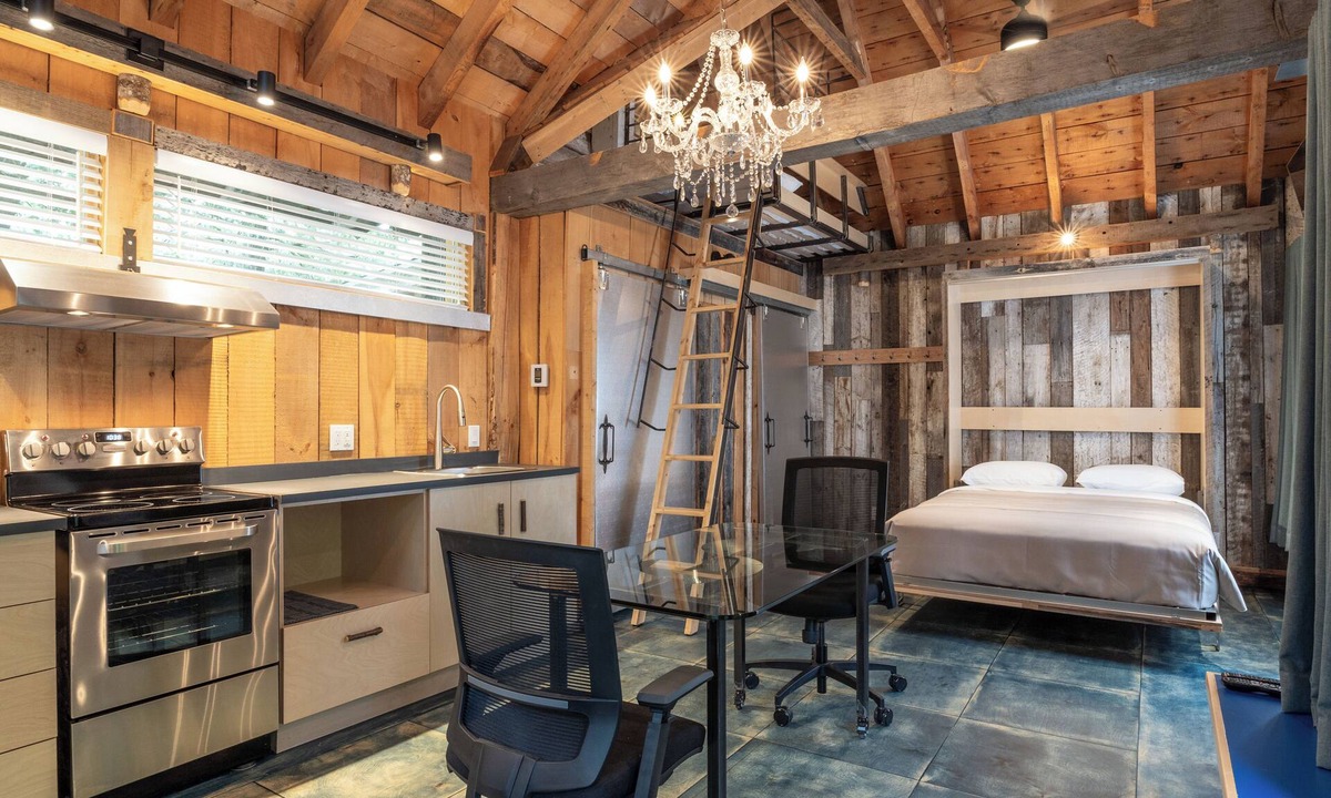 Mauricie House | Rustic Chalet Escape w/River Views & Outdoor Adventures | National Park Nearby