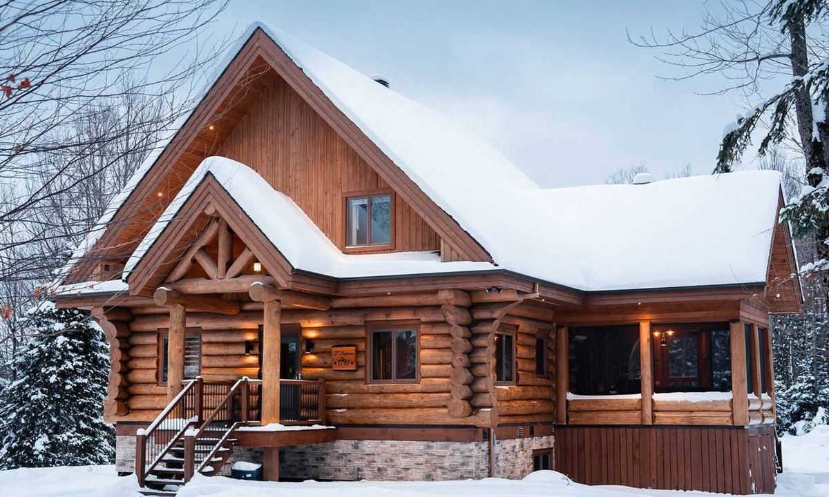 Saint-Faustin-Lac-Carre Ski Chalet | Rustic Chalet & Serenity in Mont Blanc