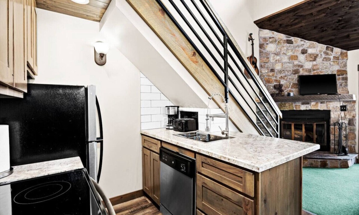 Lutsen Condo | Rustic Chalet | Ski-In/Out | Hot Tub, Pool, Gym