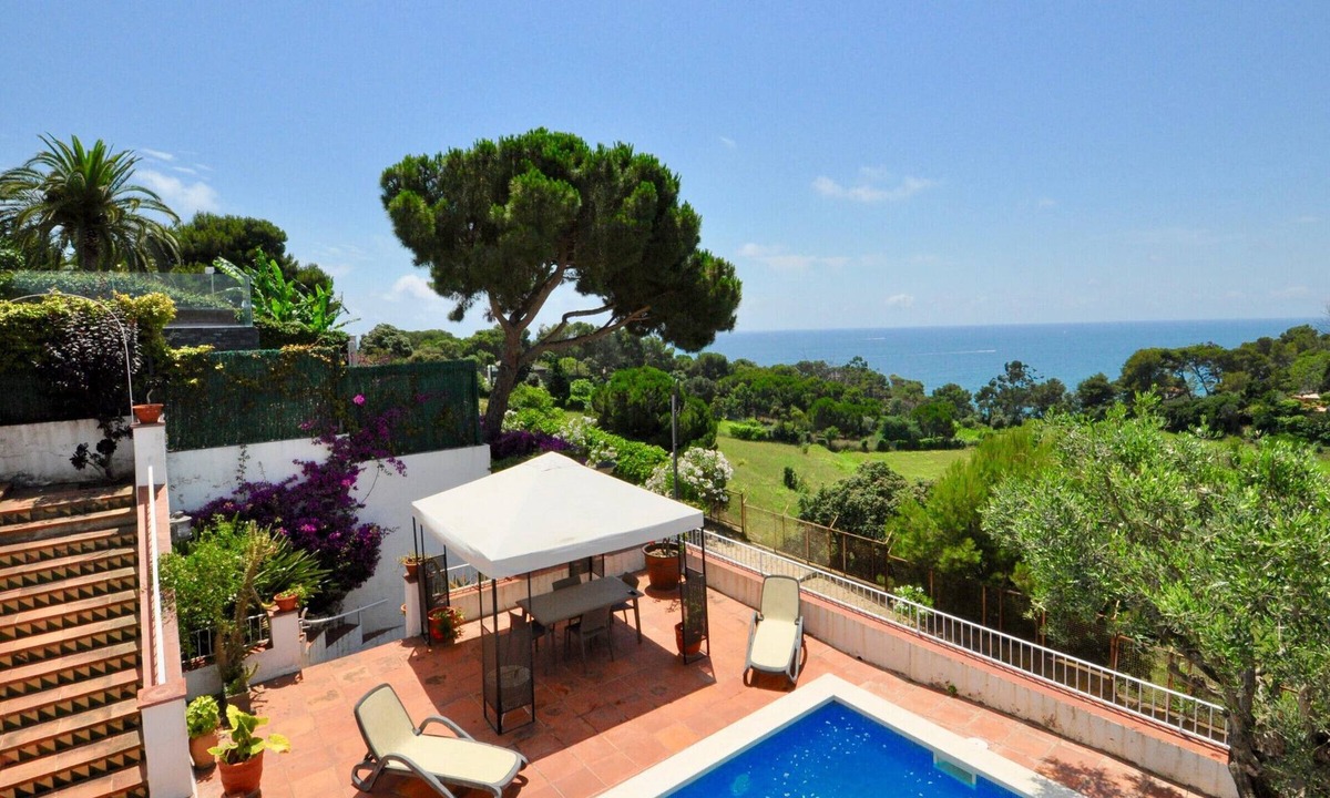 Lloret de Mar Cottage | Rustic chalet with private pool near the beach