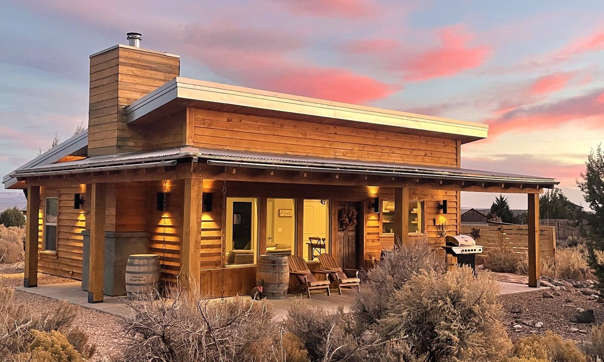 Kanab Cabin | Rustic charm awaits you in Kanab!