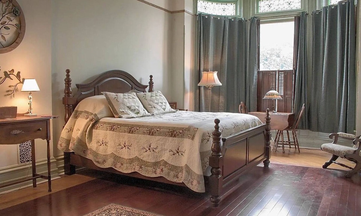 Ranshaw Bed & Breakfast | Rustic Charm/King Bed + Roku/Private Bath