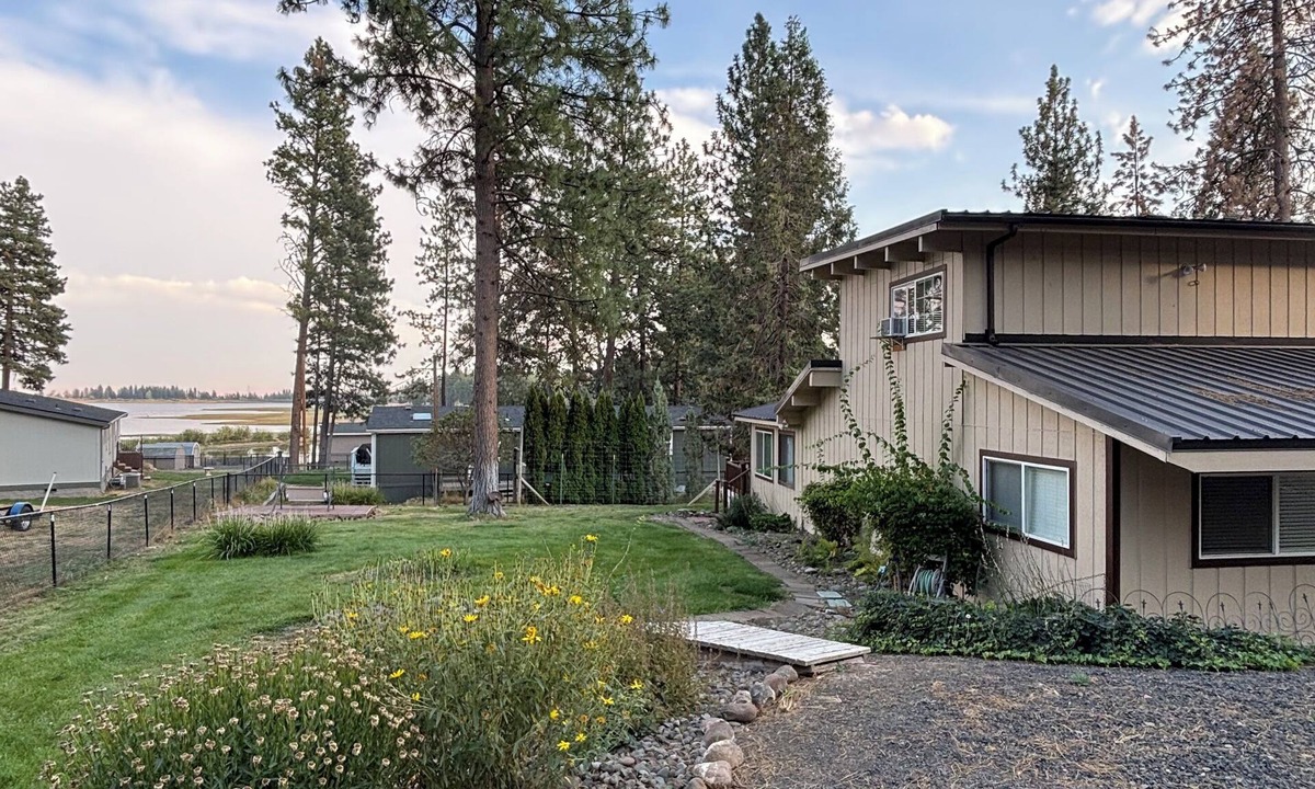 Pine Hollow House | Rustic Charm Meets Lakeside Bliss in Pine Hollow