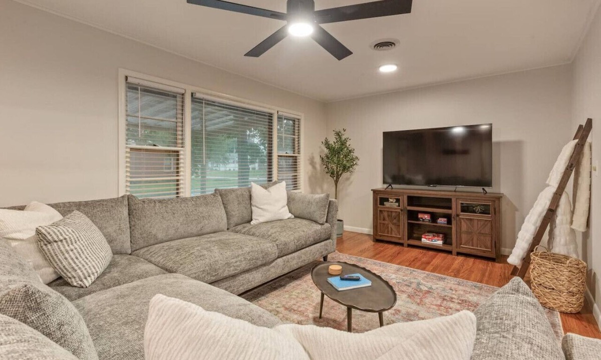Owasso House | Rustic Charm Owasso Retreat | 2BR Big Backyard