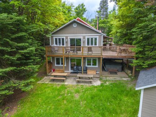 Saint-Faustin-Lac-Carre Ski Chalet | Rustic & Charming Mont Blanc Chalet Private Spa