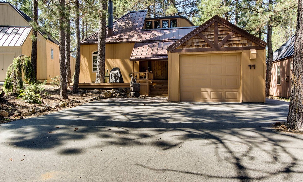 Sunriver Cabin | Rustic-Chic Home w/ Private Hot Tub, SHARC Access, Shared Pool - Great Location