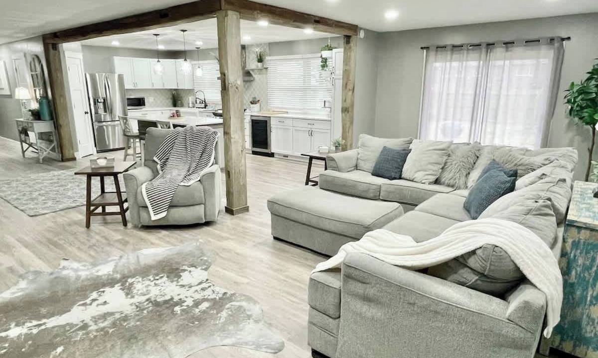 Greenwood House | Rustic Chic in Charming Center Grove | Yard | 4BR