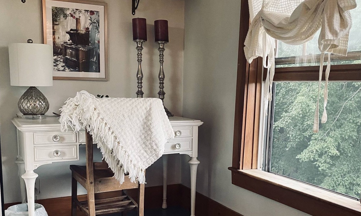 Canterbury Apartment | Rustic Chic Stay