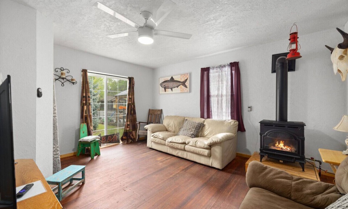 Central - Terry House | Rustic Cottage Cozy & Charming