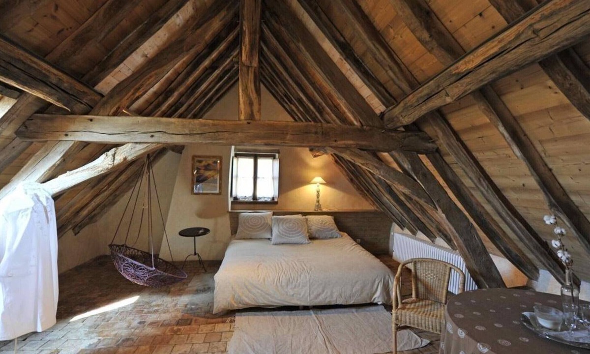 Neuilly-le-Real Cottage | Rustic Cottage in Neuilly-le-Réal, Pets Allowed