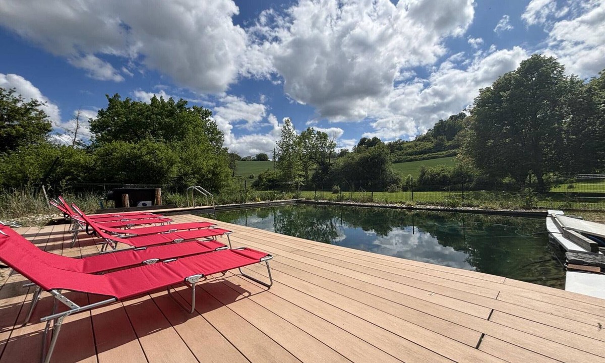 Sanssat Cottage | Rustic cottage, pets & AC - 12 guests