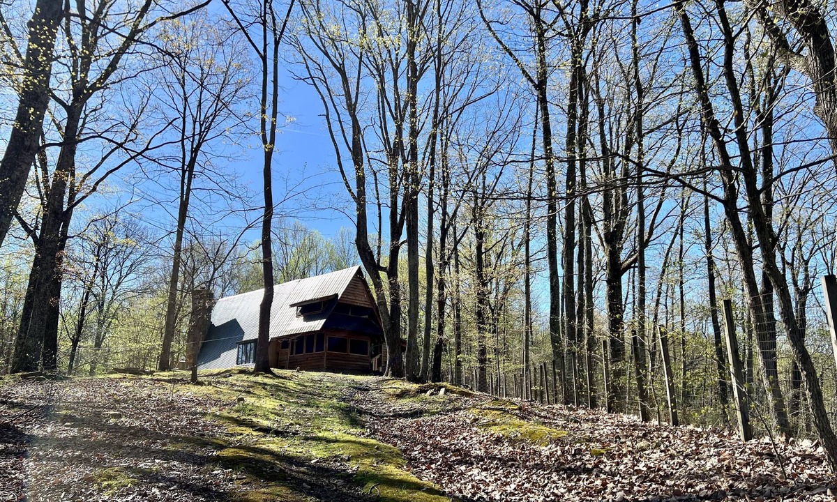 Whites Creek Cabin | Rustic Cozy Cabin, 20 minutes from Downtown Nashville! 30 day minimum stay
