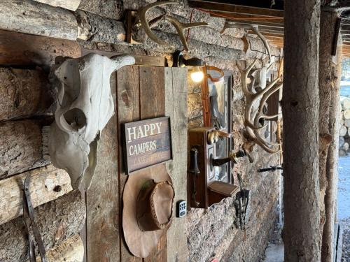 Bragg Creek Apartment | Rustic Cozy Cabin with hot tub